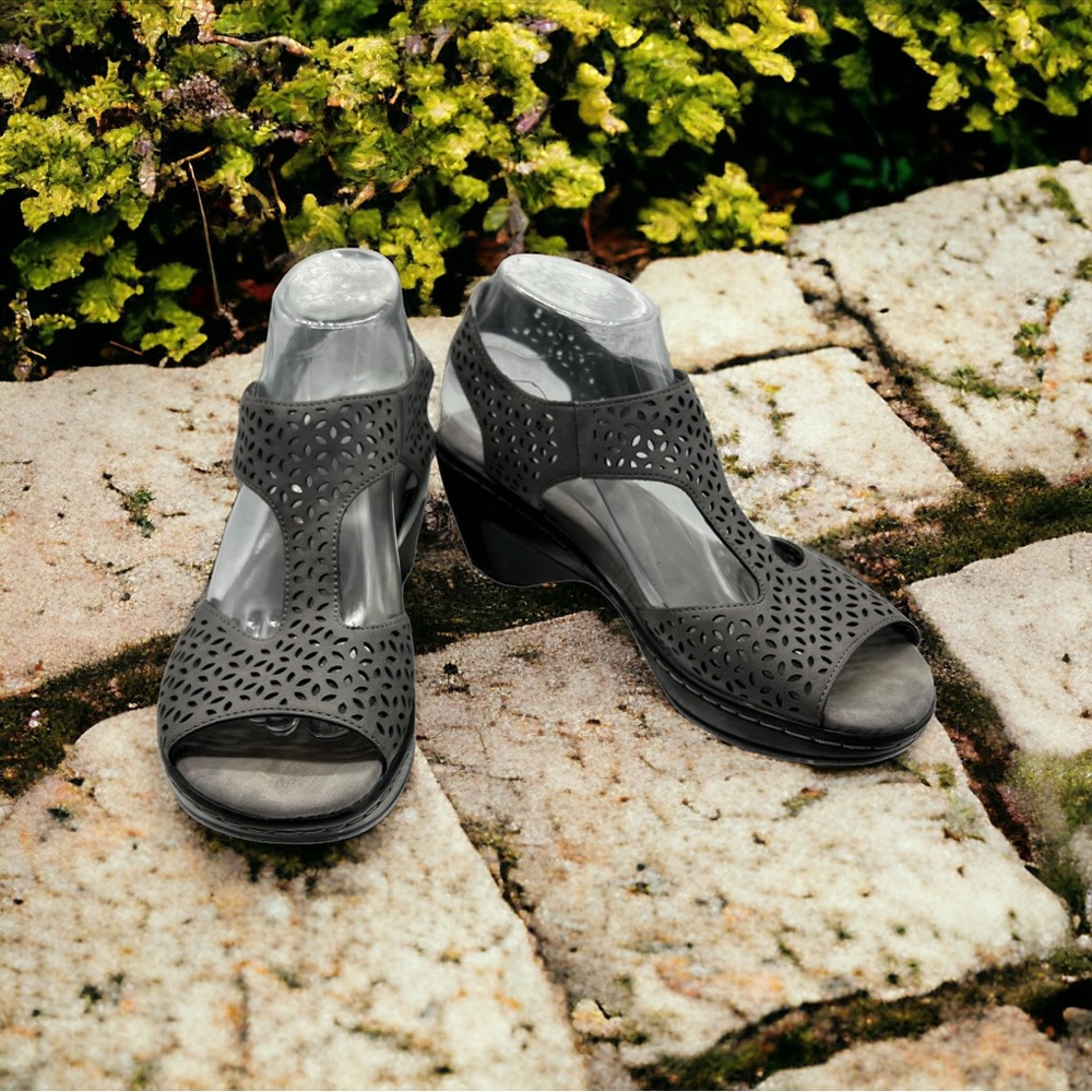 JBU by Jambu Chloe Laser Cut Gray Sandal, Size 8